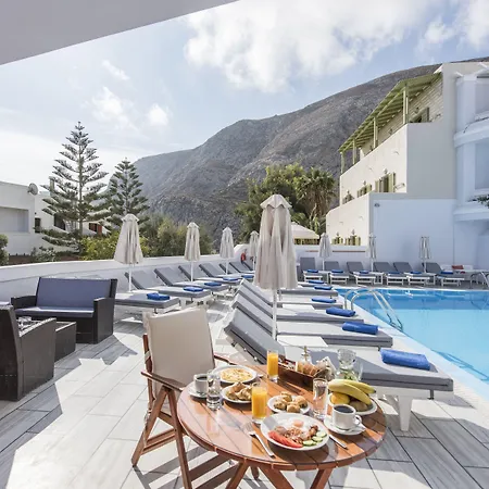 Blue Waves & Hotel Kamári