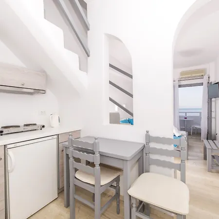 Blue Waves Suites&apartments 2* Kamári