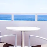 Blue Waves & Hotel 2*