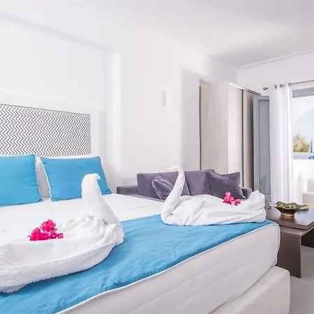 Blue Waves & Hotel 2*
