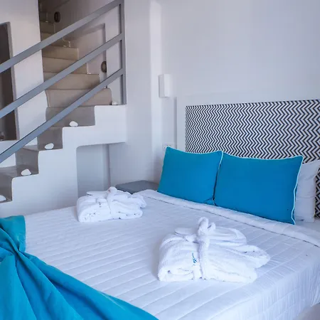 Blue Waves & 2* Kamári