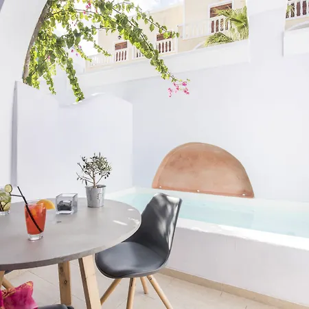 Blue Waves & Szálloda 2*