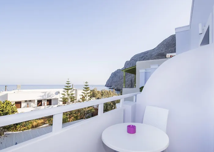 Blue Waves & Hotel 2*