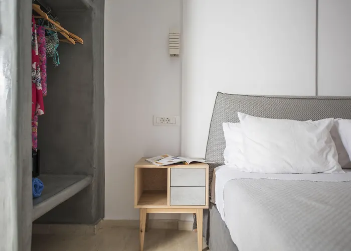 Blue Waves & 2* Kamári