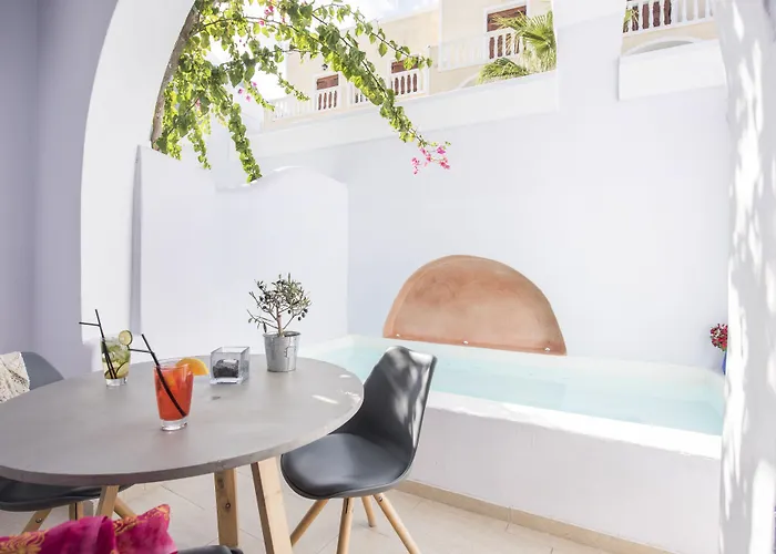 Blue Waves & Ξενοδοχείο 2*