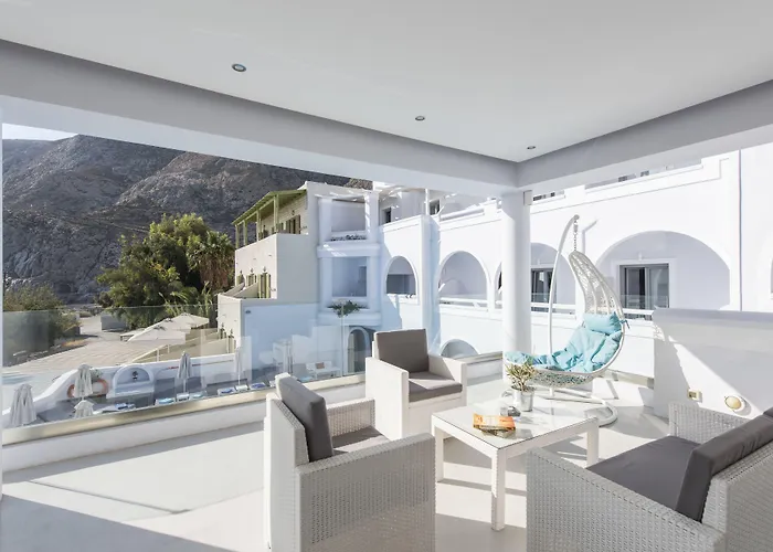 Blue Waves & מלון 2*